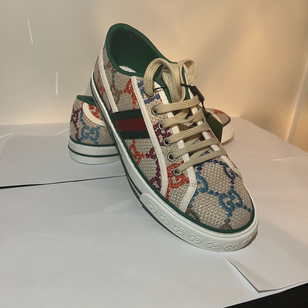 Gucci Mens Embroidered Tennis sneaker, multi color logo.